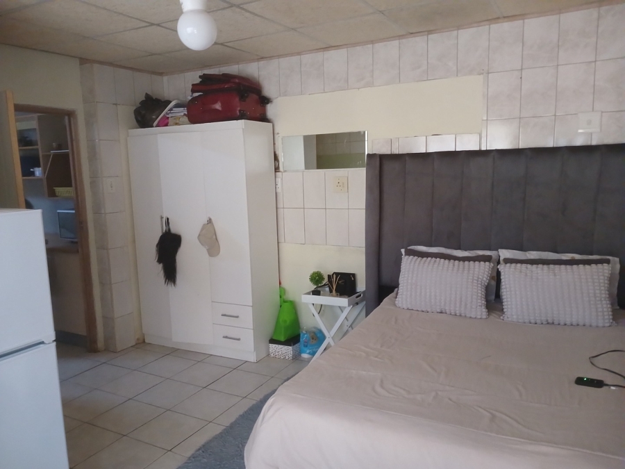 6 Bedroom Property for Sale in Southernwood Eastern Cape